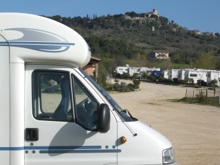 Stellplatz Saturnia mit Blick auf die Burg