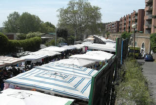 4 km langer Flohmarkt