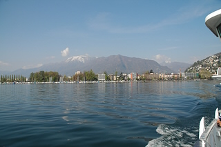 Blick vom Boot auf Locarno