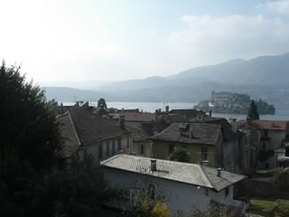 Orta mit Blick auf den See