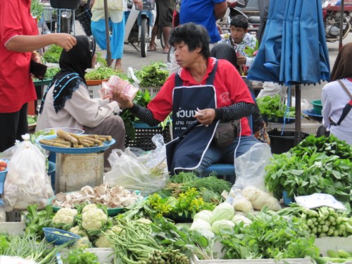 Marktfrau bei der Arbeit