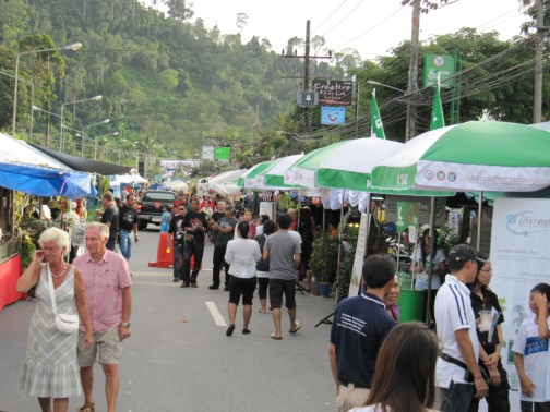 Der Saisoneröffnungsmarkt in Khao Lak