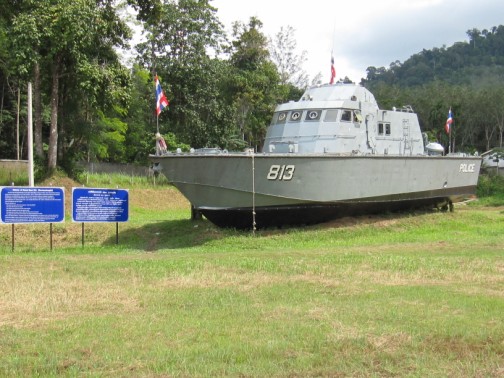 Boot wurde durch den Tsunami ca. 1,8 km ein Landesinnere gesplt